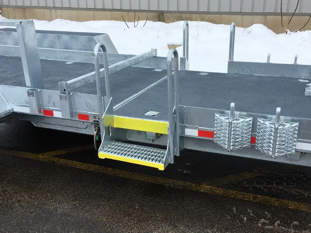 Flat Deck Trailer w/ Ramps - Sauber Mfg. Co.